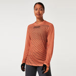 Camiseta / Playera Oakley WMNS Factory Pilot RC LS Jersey Soft Orange Mujer FOA500385-73K
